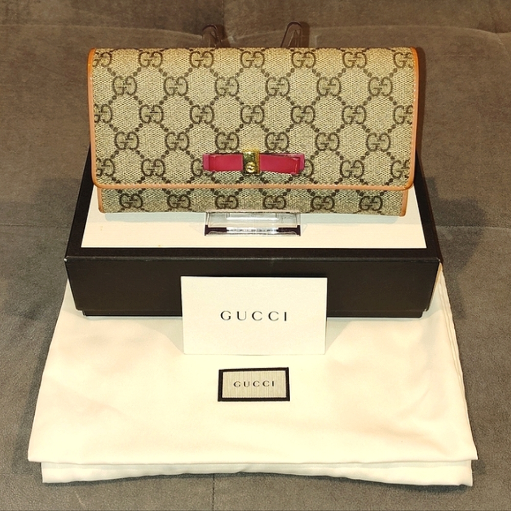 GUCCI GG SUPREME RIBBON FLAP MONGRAM SNAP BI-FOLD LONG WALLET WITH DUSTBAG & BOX - Picture 3 of 17